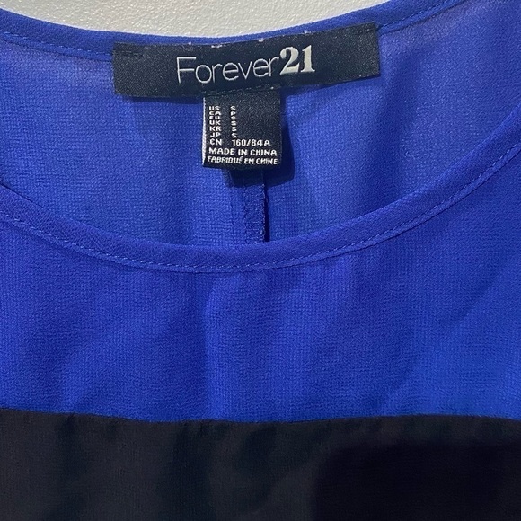 Forever 21 Geometric Patterned High Low Blouse Black White Blue Size Small - Picture 2 of 4